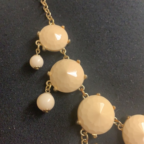 Cream and gold necklace - Picture 8 of 10